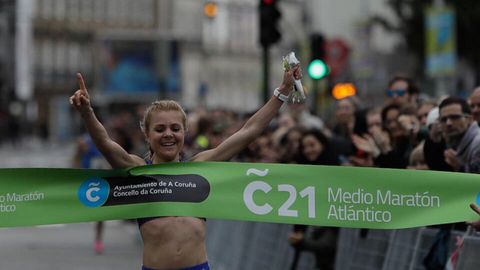 Mnica Gutirrez, ganadora del medio maratn Corua21