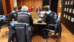 El alcalde de Pontevedra, Miguel Anxo Fern�ndez Lores (BNG), dio la bienvenida a los nuevos polic�as locales