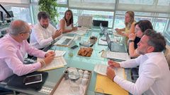Reunin entre los seis representantes autonmicos durante la firma del manifiesto.