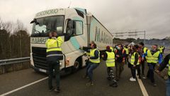 Actuaci�n de piquetes este mi�rcoles en la A-8, en Vilalba