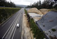 La AG-56 tiene cortado parte de un carril en direcci�n a Santiago y un acceso cerrado. 