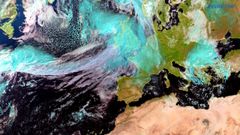 El satlite muestra la borrasca explosiva Amy situada ayer por la tarde al noroeste de Irlanda y Escocia