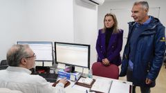 Los portavoces de PSOE y BNG, registrando la solicitud de pleno.