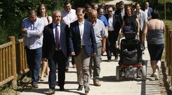 Tom�, segundo por la izquierda, junto al presiente de la confederaci�n, en su primera inauguraci�n como alcalde. 