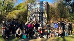 Visita de un grupo del IES Antonio Fraguas al bosque del Banquete de Conxo guiada por Henrique Alvarellos.