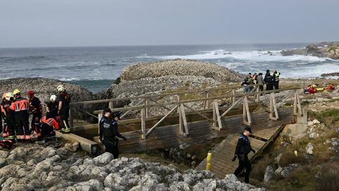 Los servicios de Emergencias en la playa de El Bocal, donde ocurri� la tragedia en la que perdieron la vida seis j�venes estudiantes