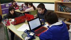 Los estudiantes del colegio Rodr�guez Cadarso de Noia siguen con ordenadores cuando pasan a secundaria al IES Campo de San Alberto