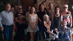 Emilia Rodr�guez L�pez, con los familiares y amigos que quisieron acompa�arla en la celebraci�n ayer de la fiesta de su cumplea�os n�mero 100
