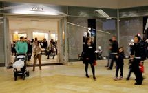 <span lang= es-es >Las tiendas de Inditex cierran el s�bado</span>. Zara y Massimo Dutti cerrar�n el s�bado en �rea Central y abrir�n ya en As Cancelas el 15; Bershka aguantar� en Fonti�as hasta el viernes 9.