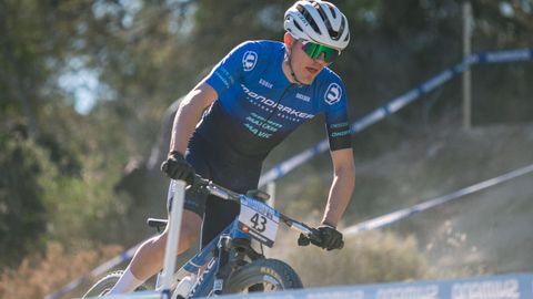 El ourensano Alejandro Garc�a disputa la Copa del Mundo XCO con el Mondraker.