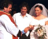 � dereita, Ana Santos con C�sar Cambeiro nunha das �ltimas funci�ns de Xard�n Suspenso, un espect�culo do Centro Dram�tico Galego. Arriba, nunha escena de Mareas vivas, a serie que marcou a s�a estrea televisiva. 