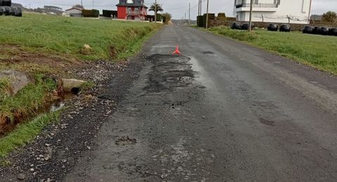 Una pista en mal estado en Vimianzo