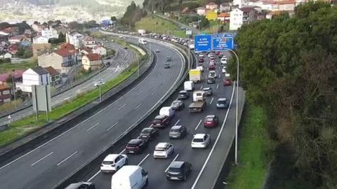 Las colas se montaron a la salida de Vigo