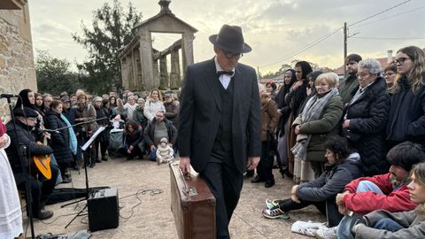 Un momento da representaci&oacute;n teatral desenvolvida na Baiuca.