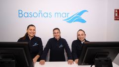 La inauguraci�n de la tienda de Baso�as Mar de Ribeira, en im�genes