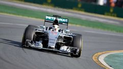Los Mercedes de Hamilton y Rosberg, favoritos en Malasia