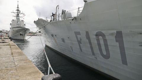 Dos fragatas F-100, atracadas en Ferrol, en foto de archivo