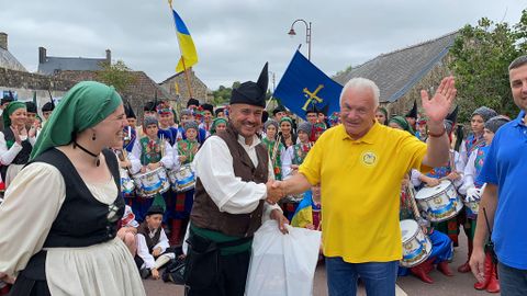 La banda de gaitas La Reina del Tru�bano y los miembros de la Escuela Barvynok