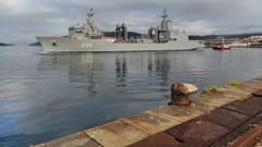 El primer buque log�stico australiano, saliendo a las pruebas de mar