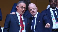 Fouzi Lekjaa, presidente de la federaci�n marroqu�, junto a Gianni Infantino, m�ximo mandatario de la FIFA.