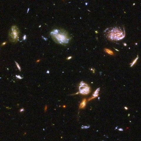 Fragmento de la imagen de campo profundo fotografiada por el �Hubble�