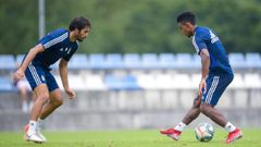 Arribas y Yoel Brcenas durante un entrenamiento en El Requexn