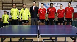 Los integrantes del Liceo Casino y del Establecimientos Otero en los proleg�menos del derbi. 