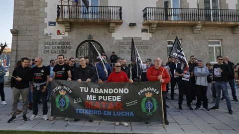 Funcionarios de la crcel de Teixeiro se concentraron ante la Delegacin del Gobierno en A Corua