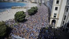 Miles de personas inundaron el paseo mar&iacute;timo este 30 de mayo para celebrar el ascenso del D&eacute;por a Primera