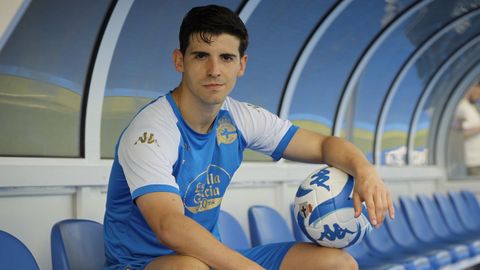 Riki posa para La Voz tras el entrenamiento del mi�rcoles en el D�por Training Center de Abegondo.