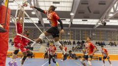 Una jugada del Dumbr�a - Emev� disputado el s�bado en O Conco