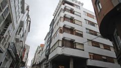 Edificio de la esquina de la calle Almendra con Concepci�n Arenal de Alfredo Alcal�