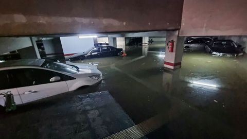 Garaje inundado en Fernando Olmedo por las trombas de lluvia registradas en Pontevedra la pasada madrugada 