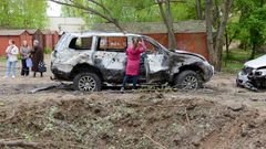 Un veh�culo destrozado tras los ataques con drones lanzados por Rusia en Ucrania