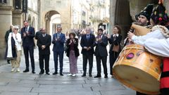 Beatriz Caama�o, Jos� L�pez, Campos, Henrique Monteagudo, Alfonso Rueda, Goretti Sanmart�n, Miguel Santalices, Pedro Blanco e Camen Eir� na entrada do pleno da RAG