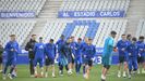 Los jugadores del Oviedo entrenando en el Carlos Tartiere