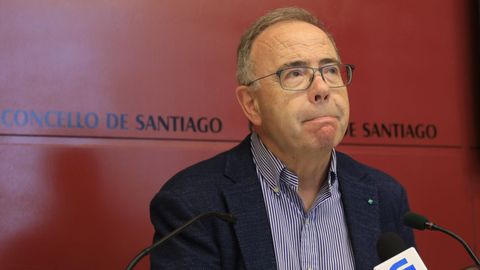 Xos� S�nchez Bugallo, en la rueda de prensa de este lunes, en la que�ha presentado su renuncia tambi�n como secretario general del PSdeG en Compostela