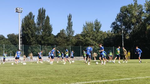 Los jugadores del Real Oviedo, en El Requexn