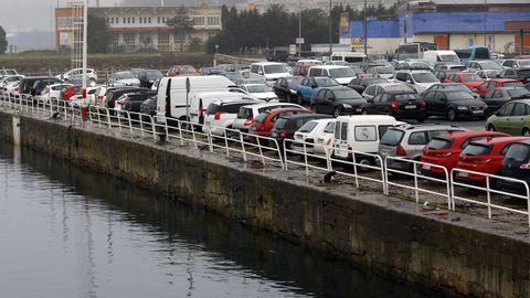 Aparcamiento en el antiguo muelle de Viveiro