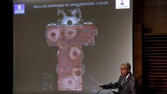 El investigador Luis Aval hoy en la presentaci�n del informe sobre los resultados del georradar