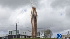 Escultura de Manuel Facal, en la entrada del polgono carballs de Brtoa