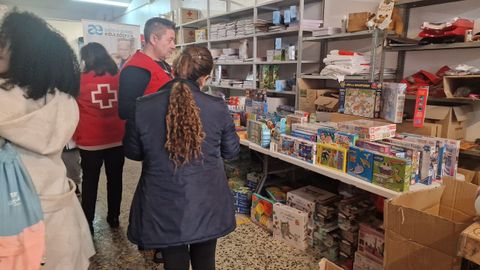 Reparto juguetes educativos por Navidad en A Coruña