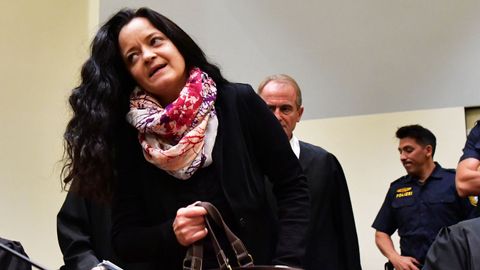 Beata Zsch�pe se dispone a escuchar la sentencia