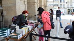 Posto na Praza Maior de Lugo onde agasallaban libros
