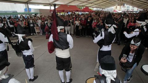 La banda municipal de gaitas de Chantada actuó este domingo en el recinto de la Feira do Viño de Chantada