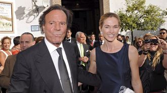 Julio Iglesias y Miranda en una foto de archivo