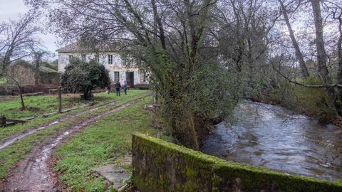 El ro Belelle a su paso por el molino de O Carrizo y antigua fbrica de papel de Neda