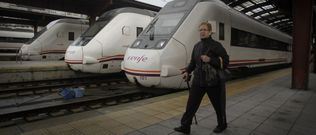 Renfe estableci� unos servicios m�nimos; en la foto, la estaci�n de tren de A Coru�a. 