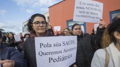 Las protestas por falta de atenci�n pedi�trica se remontan a�os atr�s. Esta fue en 2018, ante el centro de salud de Dumbr�a