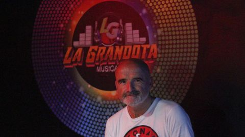 Antonio Vargas inaugura el sábado su segundo local nocturno en Santiago, La Grandota, «un término que se utiliza en Latinoamérica para referirse a la discoteca más grande o de moda, con la música más pegada del momento». La discoteca abrirá todos los días, salvo los martes; se orientará de miércoles a viernes a estudiantes, y «los fines de semana será de temática latina al 100 %». 